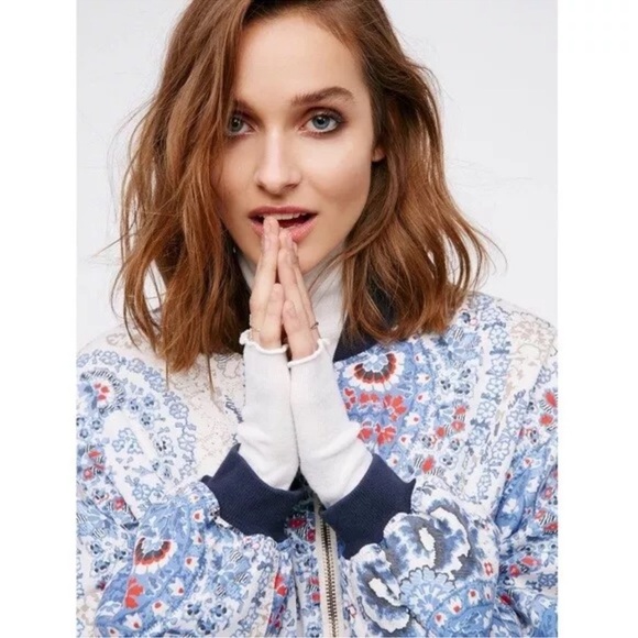 FREE PEOPLE FLORAL PAISLEY BOMBER STYLE JACKET!! Adorable! M - Picture 4 of 7